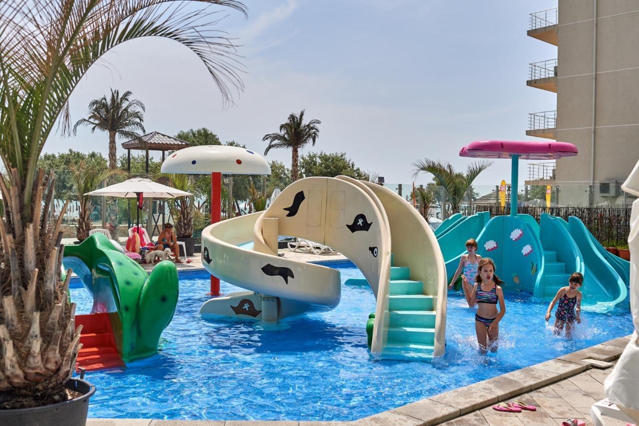 Nasty 24 Aparthotel Pool & Spa Mamaia Nord Нэводари Экстерьер фото